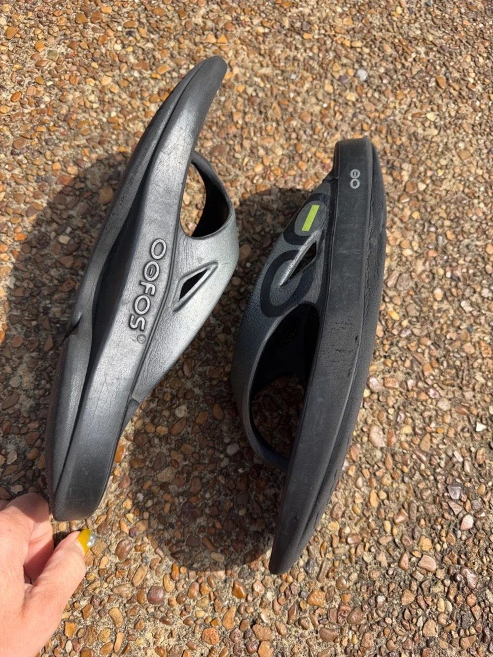 Mens Size 11 OOFOS Black and Gray Flip Flop Sandals - Picture 13 of 16